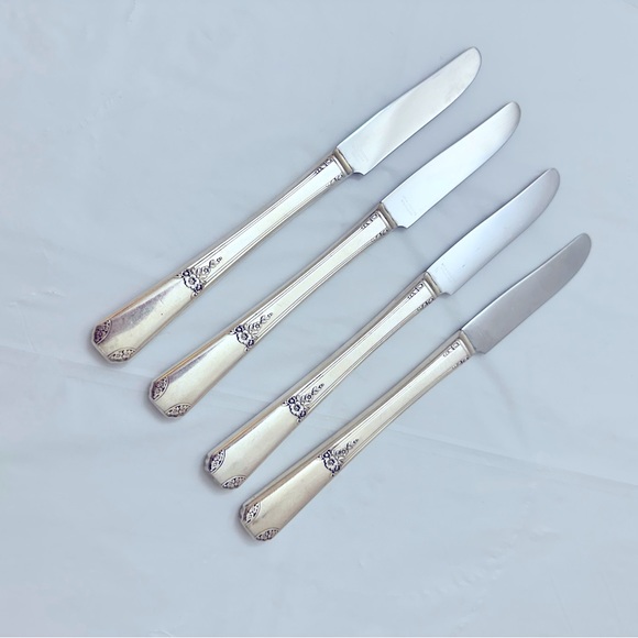 WM A Rogers On/ Oneida Ltd 1939 RIO Pattern Silver Plated Dinner Knives Set of 4 - Picture 1 of 6